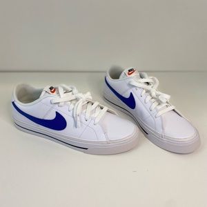WOMENS NIKE COURT LEGACY SIZE 8